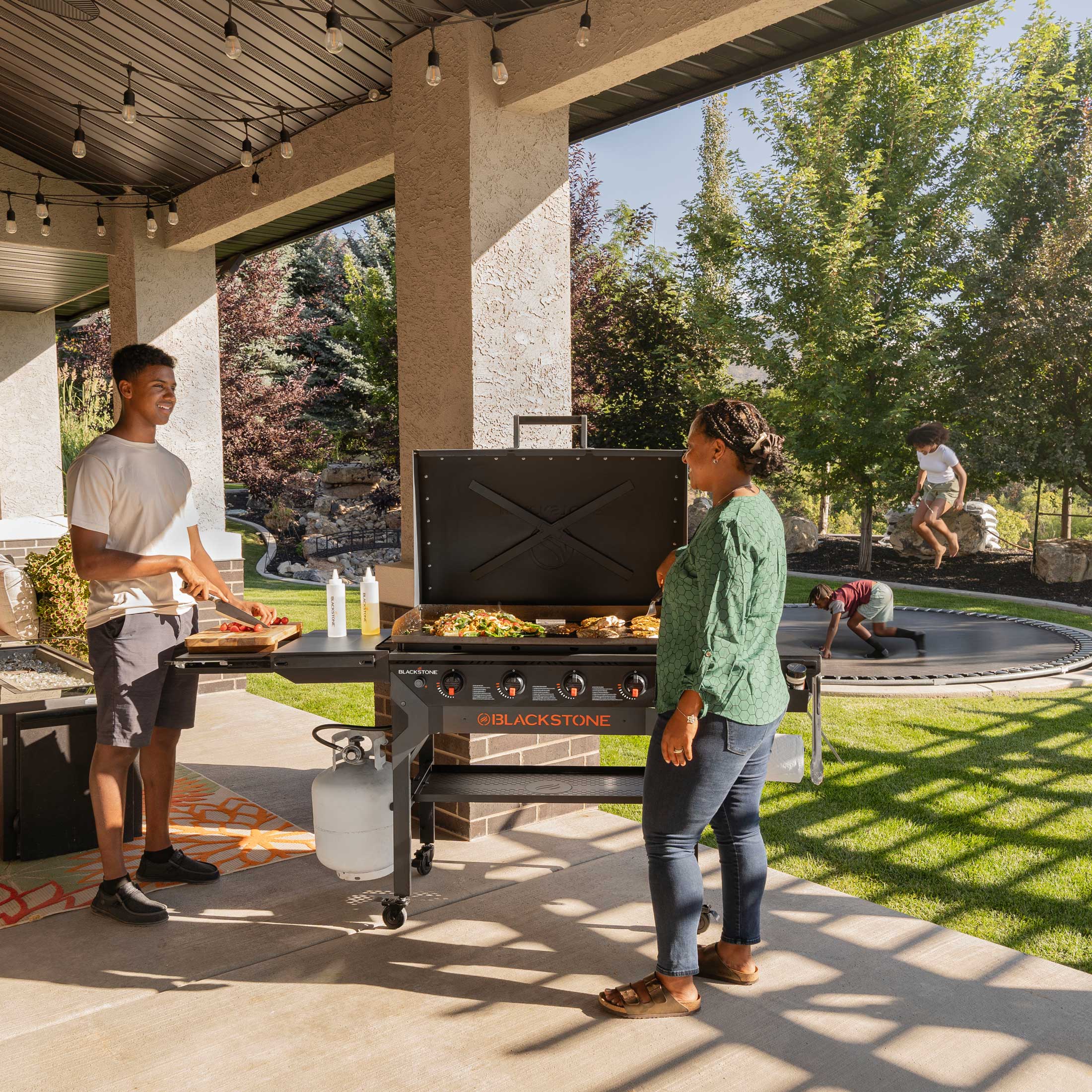 36" Iron Forged Griddle with Hood - Image 10