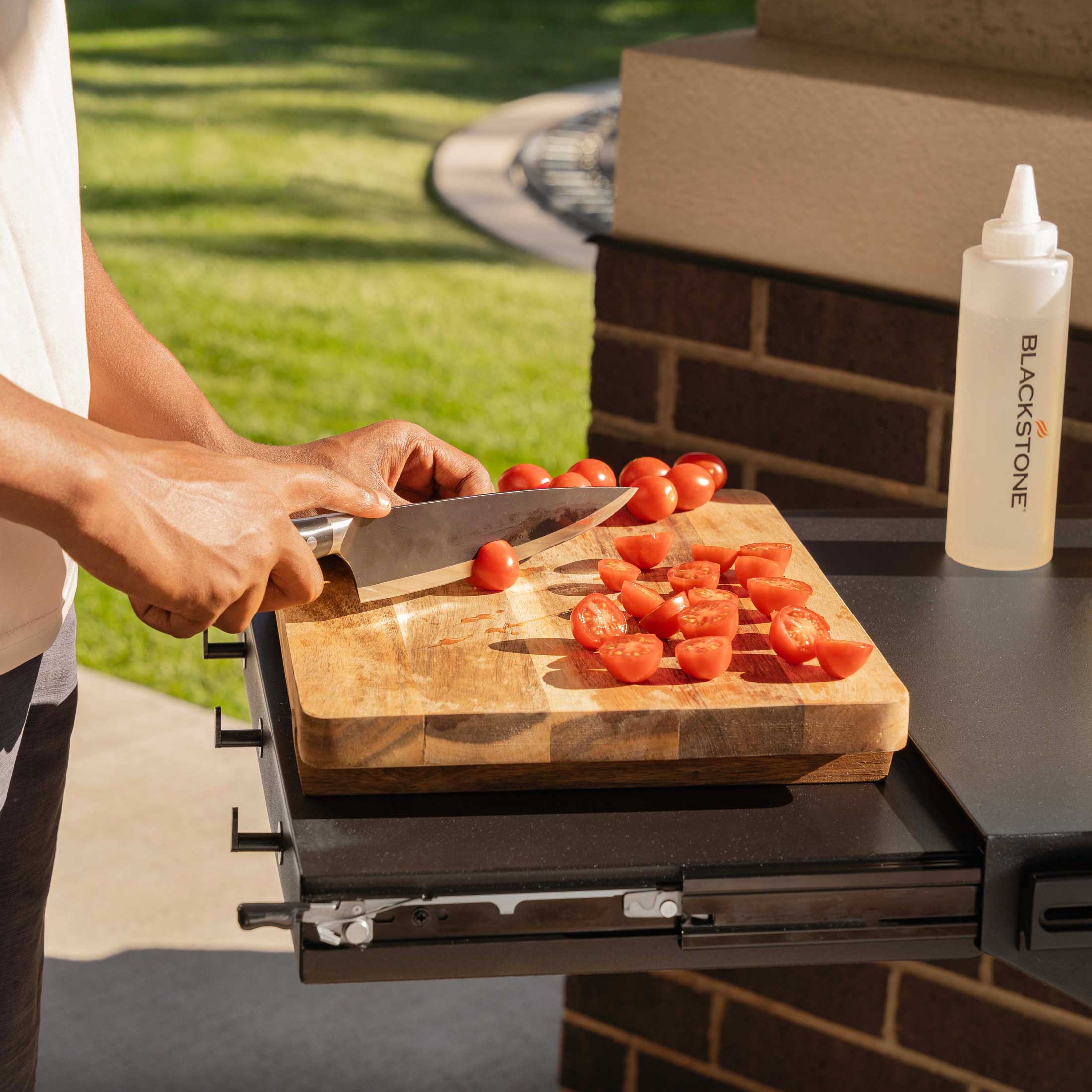 36" Iron Forged Griddle with Hood - Image 9